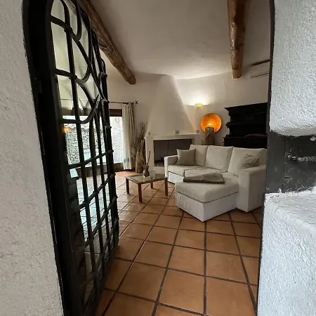 Elite Collection Giardino & Piscina شقة