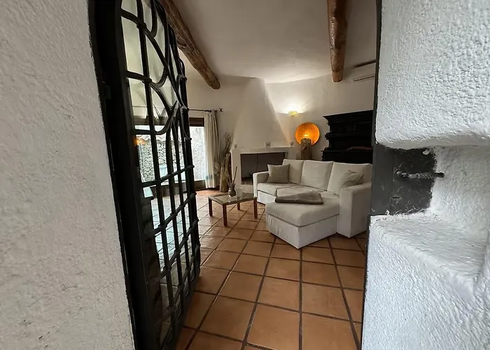 Elite Collection Giardino & Piscina شقة